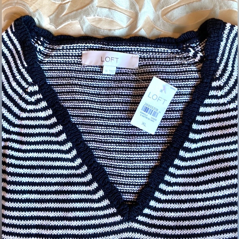 NWT! ❤️‍🔥 LOFT Sweater! - Picture 2 of 5